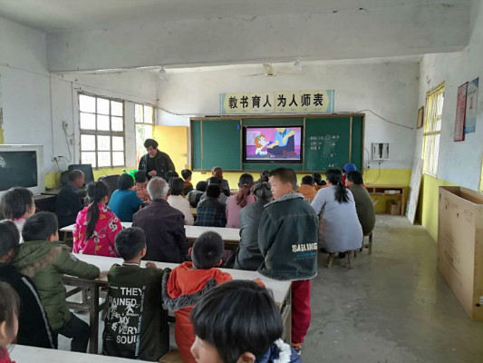 唐河县龙潭镇白庄小学开展“第二十四个安全教育日”活动