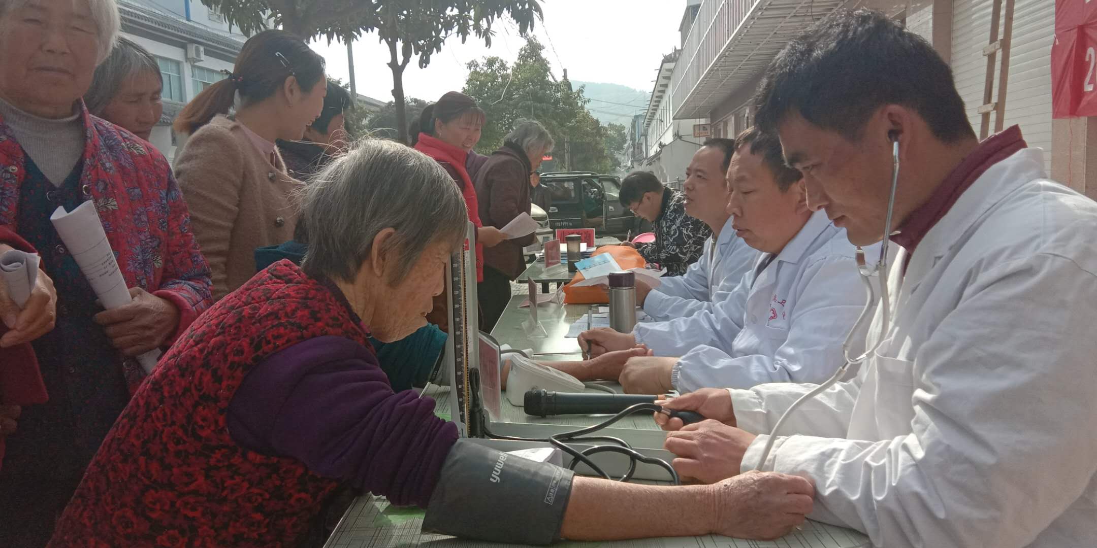 淅川仓房：健康扶贫路漫漫 不忘初心永向前