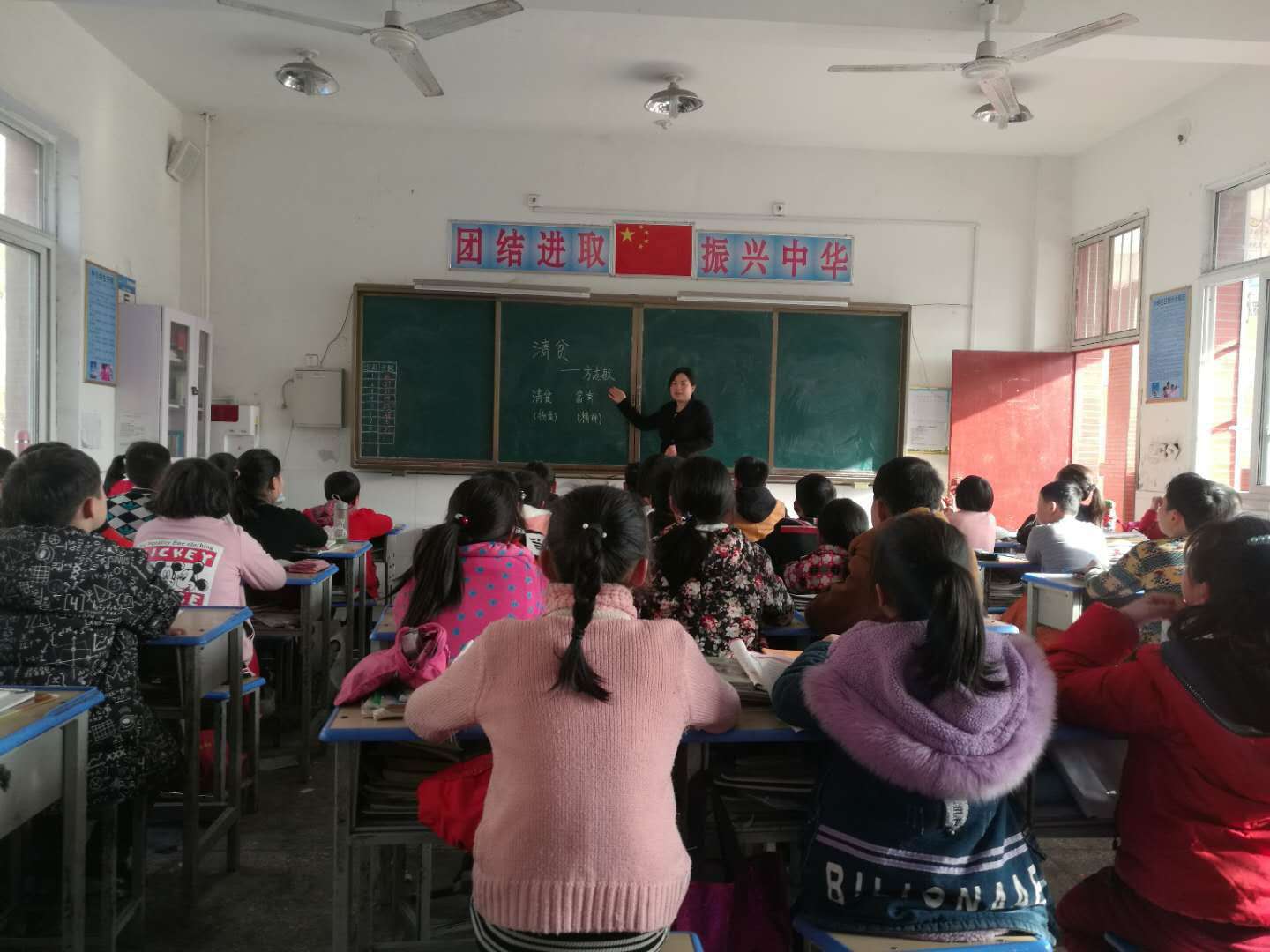 淅川县西簧乡中心小学： 开展“学英烈事迹，做自强友爱、文明上进好学生”活动