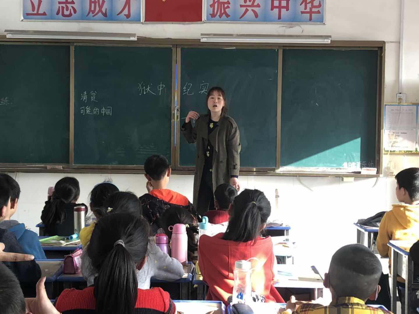 淅川县西簧乡中心小学： 开展“学英烈事迹，做自强友爱、文明上进好学生”活动
