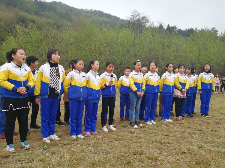 淅川县毛堂乡大庙小学春游观音峡亲近自然