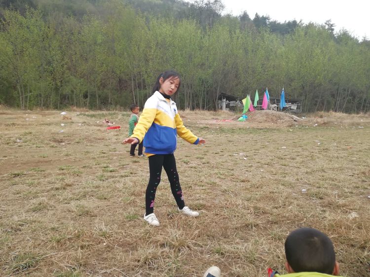 淅川县毛堂乡大庙小学春游观音峡亲近自然
