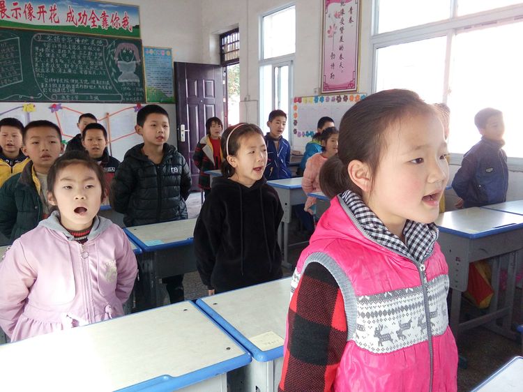 淅川县毛堂乡张营小学：组织全校师生赏春 诵春 赞春