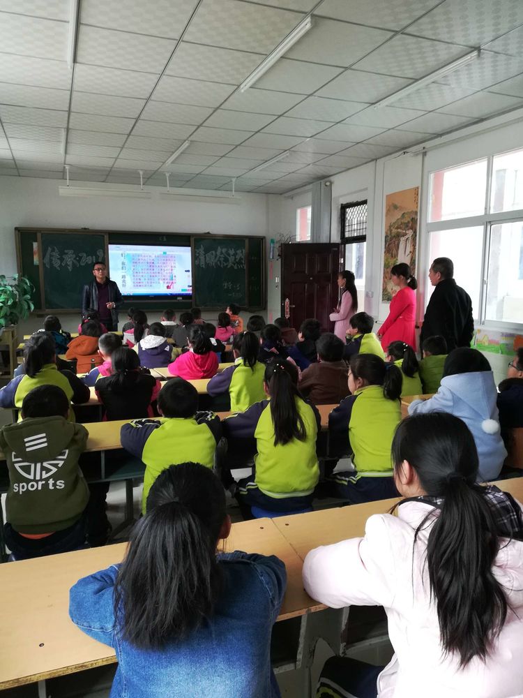 淅川县毛堂乡贾营小学：开展“缅怀先烈 感恩当下”德育活动