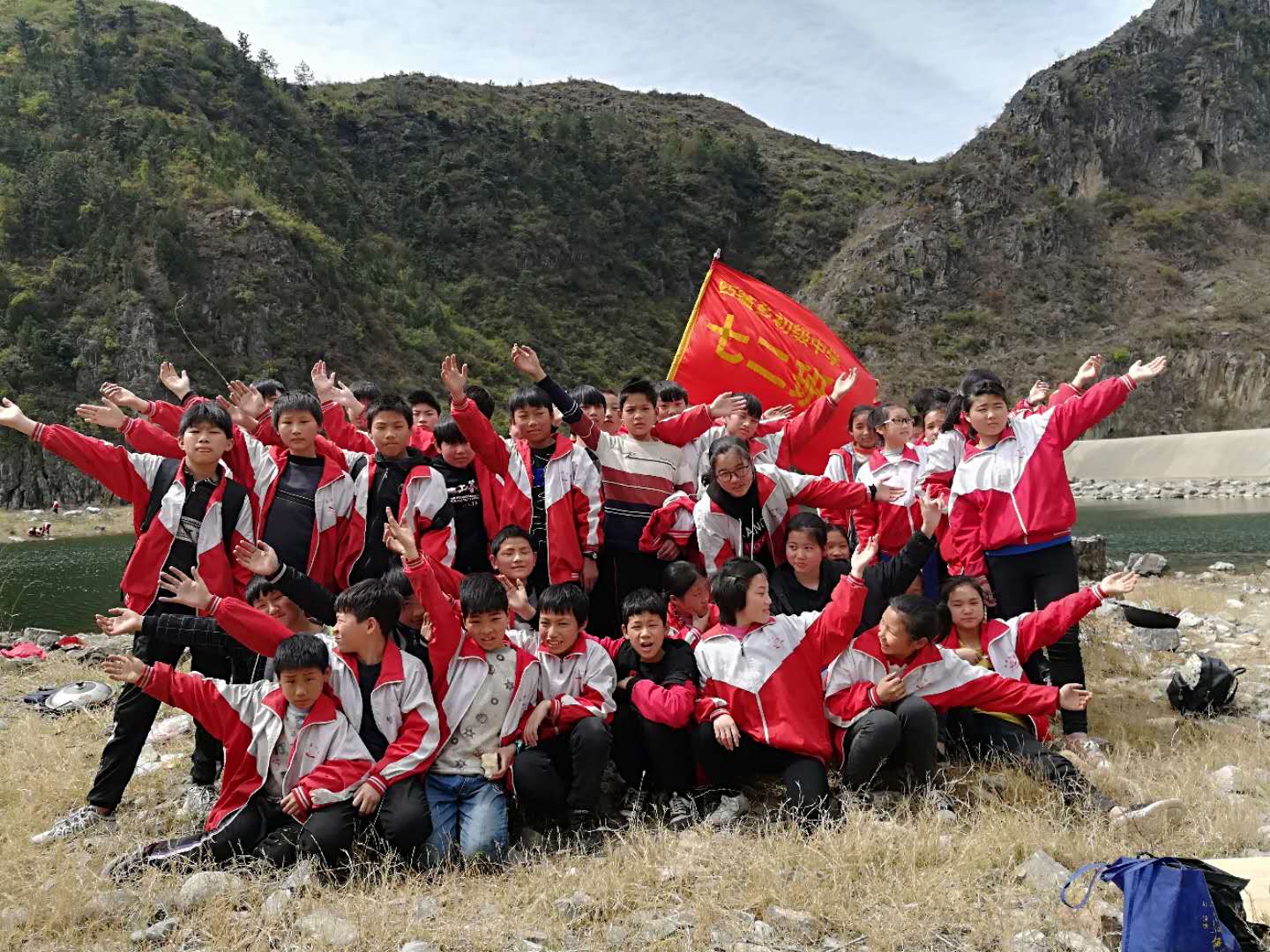 淅川县西簧乡初中开展2019春期远足及野炊综合实践教育活动