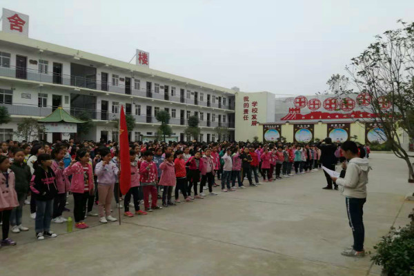 缅怀革命英烈，珍惜幸福生活