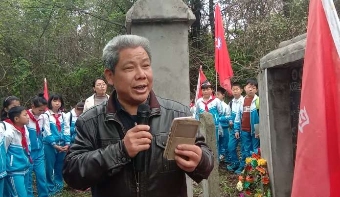 向先烈致敬 向英雄学习