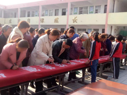 龙潭一小开展“缅怀革命先烈、弘扬传统文化”活动