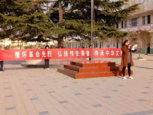 龙潭一小开展“缅怀革命先烈、弘扬传统文化”活动