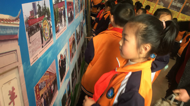 缅怀革命先烈 传递星星之火 ——淅川县第三小学开展清明祭扫暨一年级少先队员入队仪式