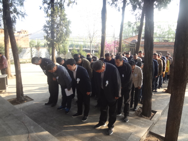 西峡县桑坪镇：清明时节祭英魂