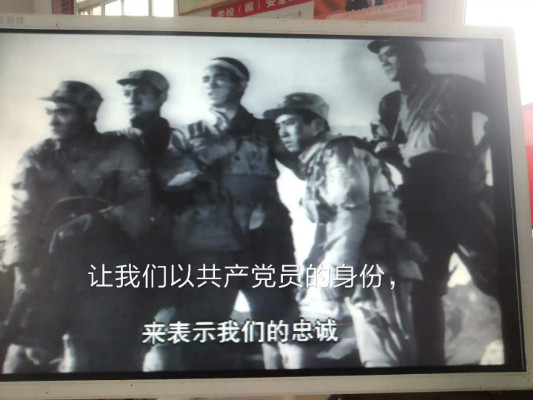 龙潭镇小张庄小学开展“祭清明念英烈传豪情”主题活动