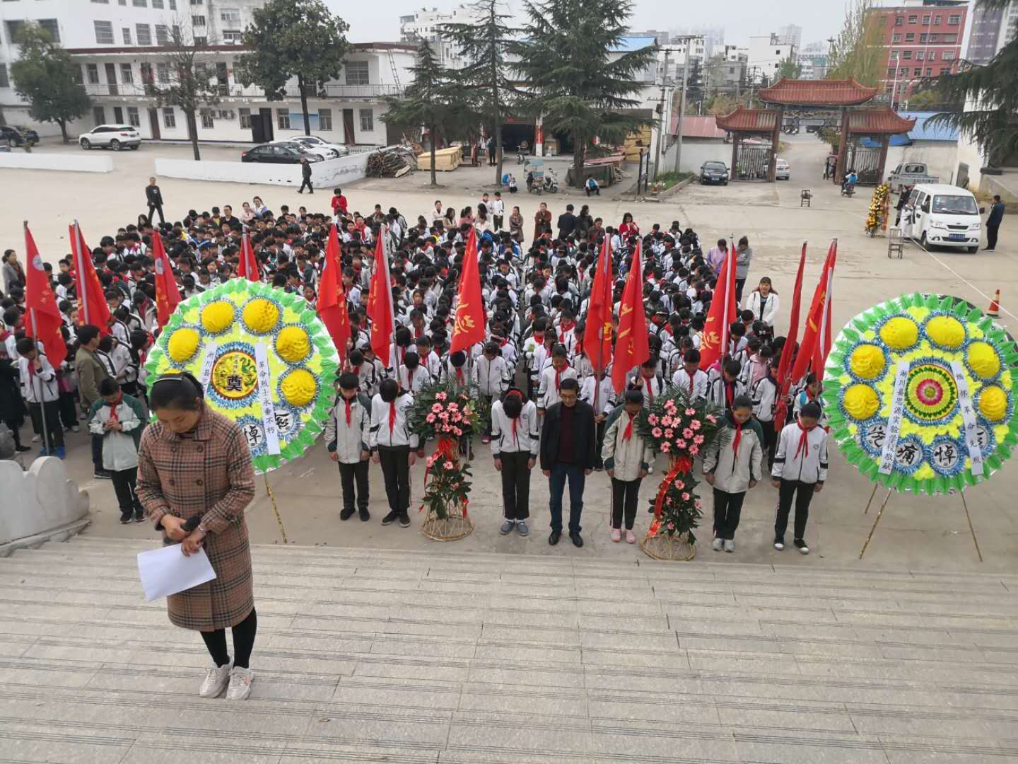 清明祭英烈 家国植胸怀