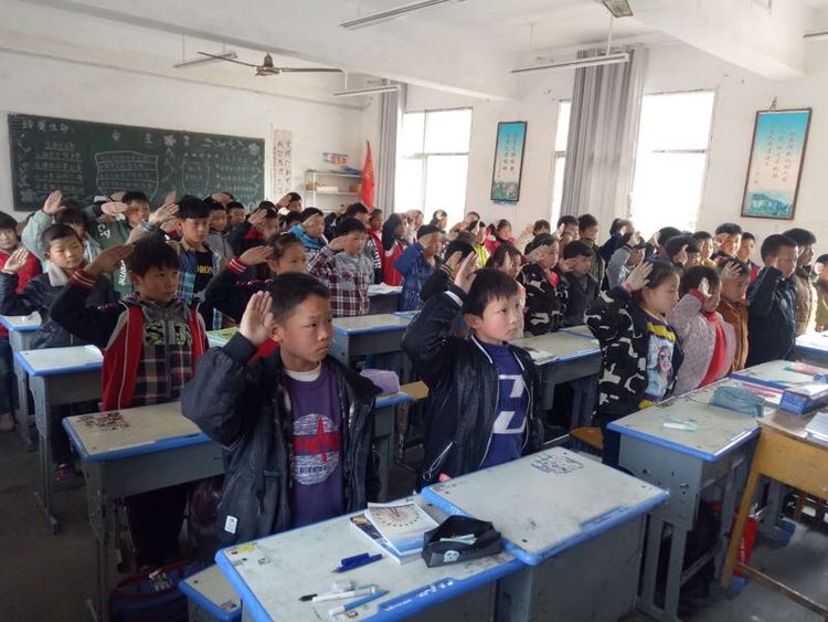 致敬英雄缅怀烈士 不忘初心刻苦学习 致敬英雄缅怀烈士 不忘初心刻苦学习