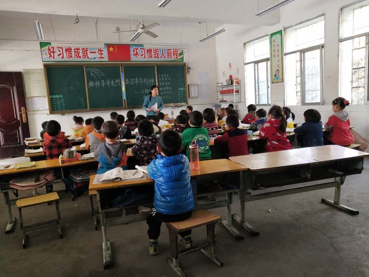 缅怀革命先烈发扬精神 继承优良传统砥砺前行 缅怀革命先烈发扬精神 继承优良传统砥砺前行