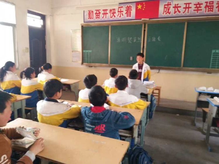 缅怀革命先烈发扬精神 继承优良传统砥砺前行 缅怀革命先烈发扬精神 继承优良传统砥砺前行