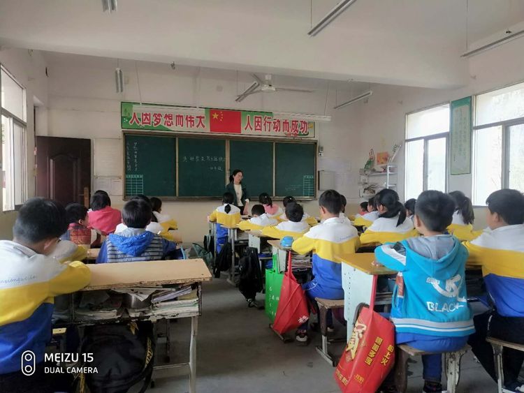缅怀革命先烈发扬精神 继承优良传统砥砺前行 缅怀革命先烈发扬精神 继承优良传统砥砺前行