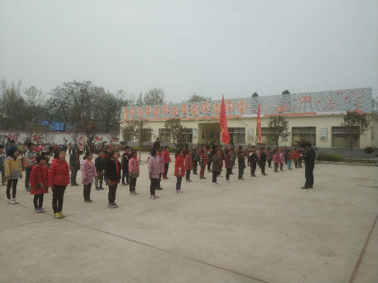 缅怀革命先烈，感恩幸福生活