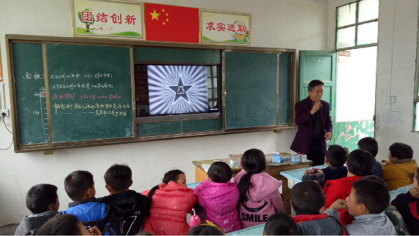 龙潭镇李油坊小学开展清明节纪念革命烈士活动