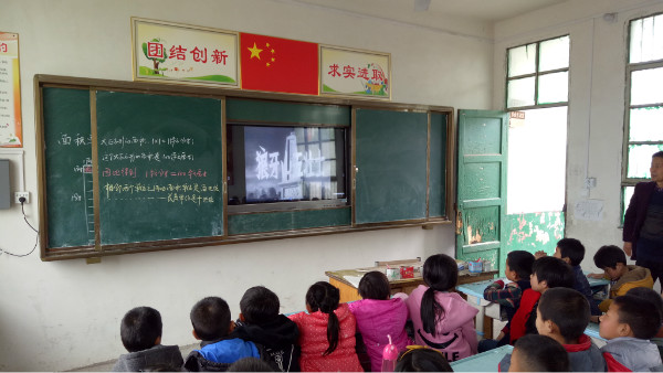 龙潭镇李油坊小学开展清明节纪念革命烈士活动