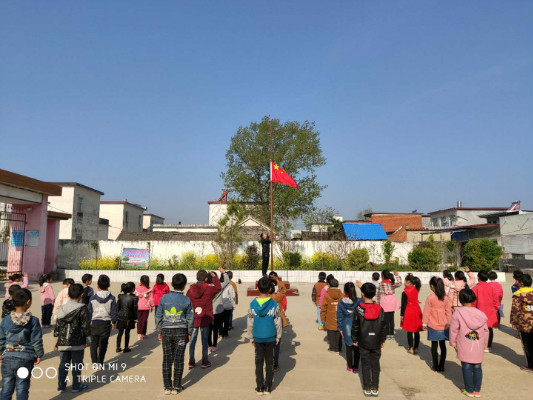 唐河县龙潭镇赵河小学开展“缅怀先烈传承美德弘扬正能量”清明主题教育活动