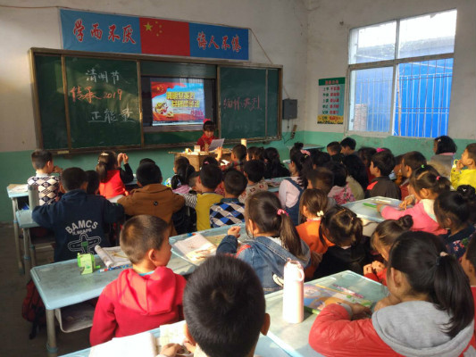 唐河县龙潭镇赵河小学开展“缅怀先烈传承美德弘扬正能量”清明主题教育活动