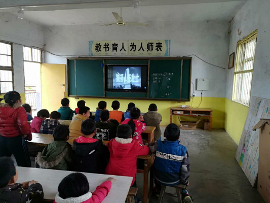 龙潭镇白庄小学举行清明节纪念革命先烈活动