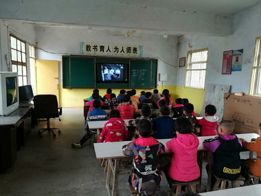 龙潭镇白庄小学举行清明节纪念革命先烈活动