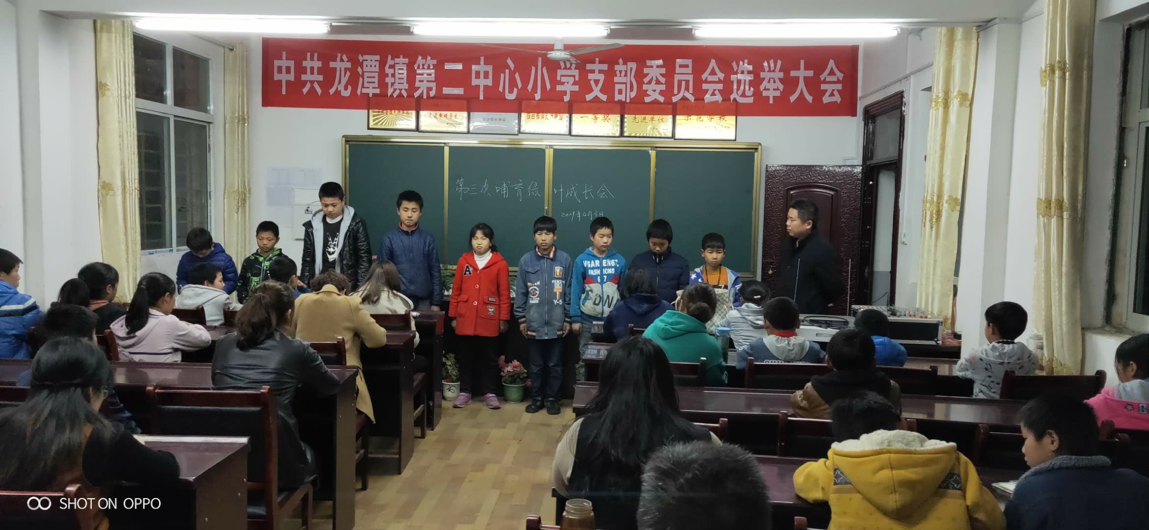 龙潭二小举行第三次哺育绿叶成长会