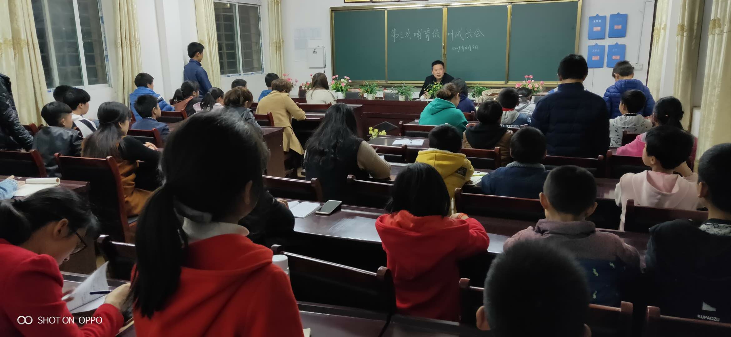 龙潭二小举行第三次哺育绿叶成长会
