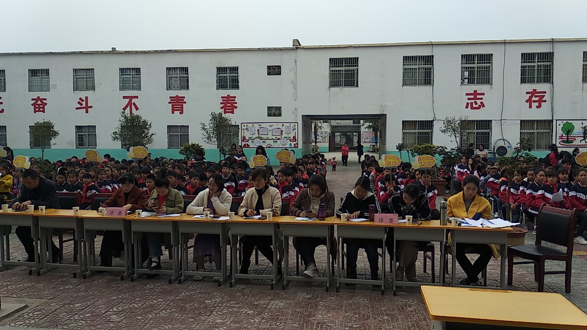 马振抚镇第一中心小学举行“清明节缅怀先烈”演讲比赛