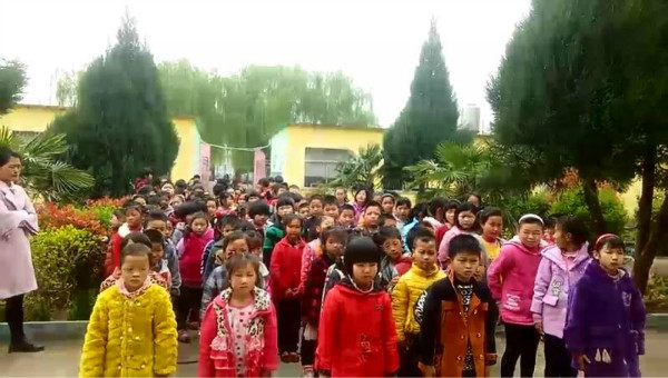 龙潭镇高营小学开展了“祭英烈、诵哀思、见行动”主题活动