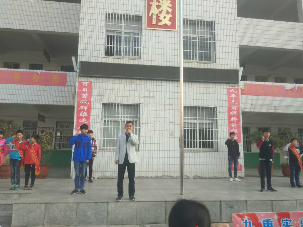 让英雄成为我们的榜样 淅川县九重二中举行“英雄主义教育月”启动大会