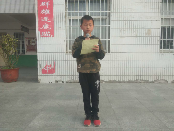 让英雄成为我们的榜样 淅川县九重二中举行“英雄主义教育月”启动大会