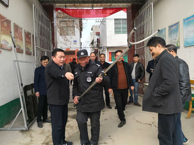 南阳示范区管委会主任张荣广调研农村教育